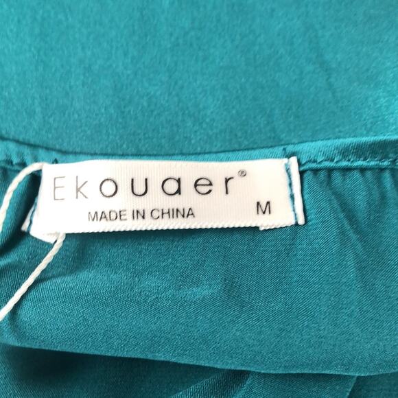 Green silky cami by Ekouaer medium - Picture 7 of 8